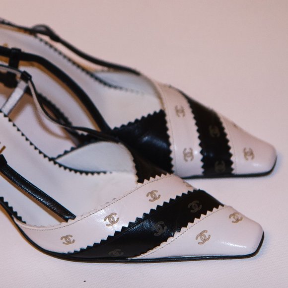 **SOLD** AUTHENTIC CHANEL HEELS - Picture 4 of 6